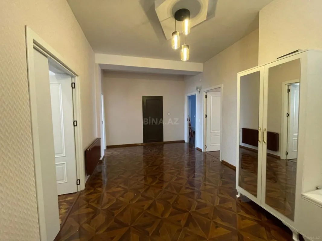 Satılır 3 otaqlı mənzil 130 m²