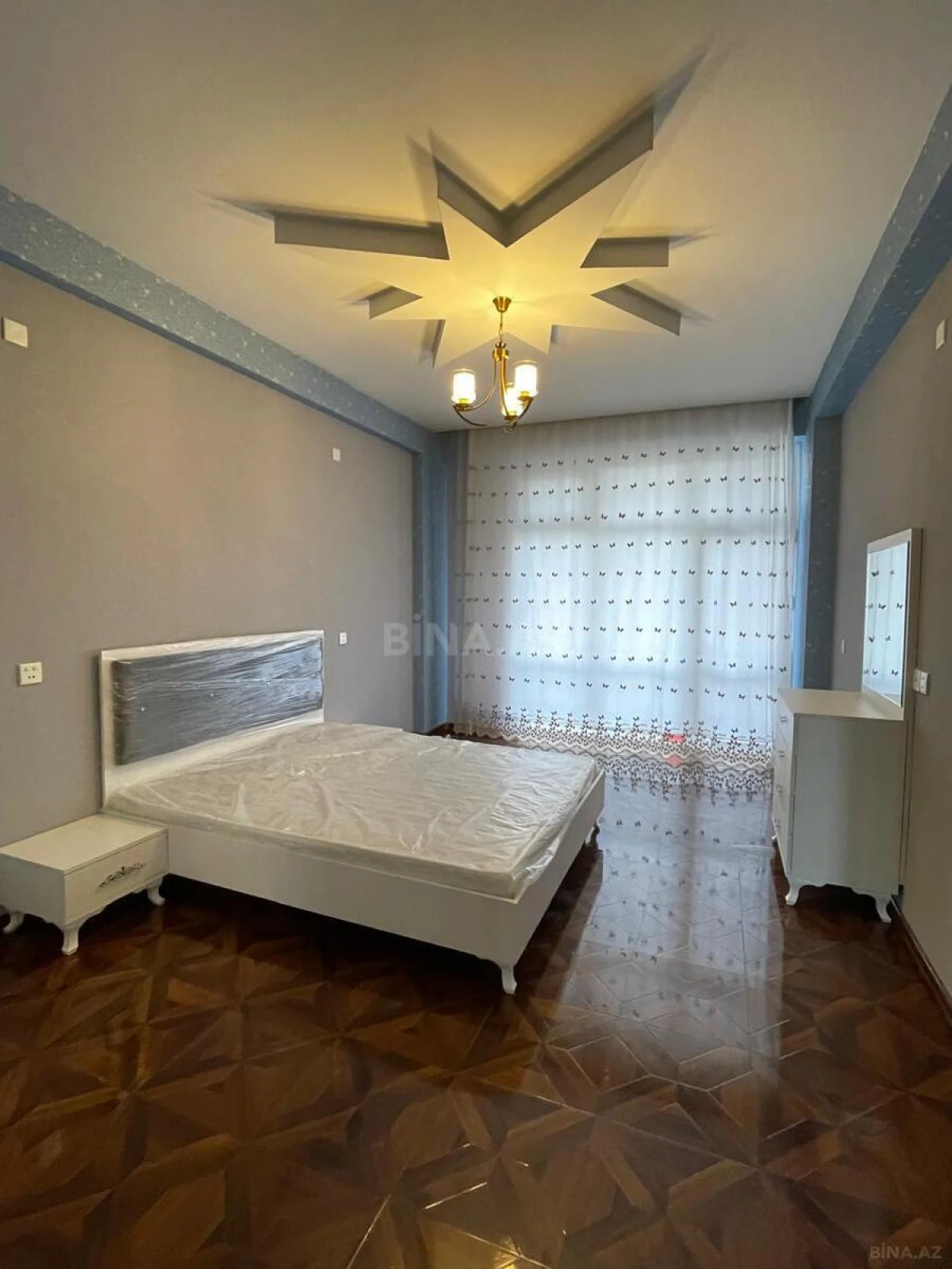Satılır 3 otaqlı mənzil 130 m²