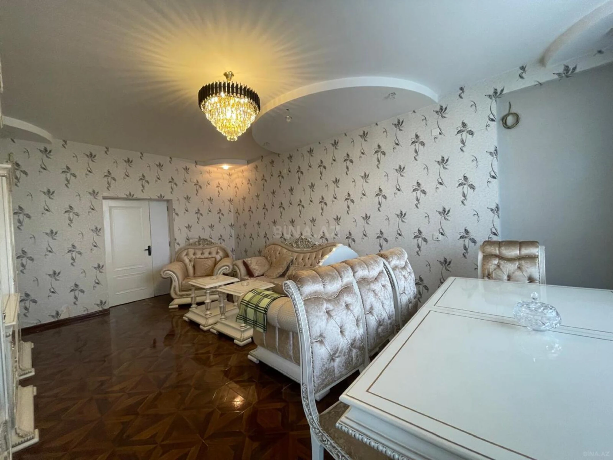 Satılır 3 otaqlı mənzil 130 m²