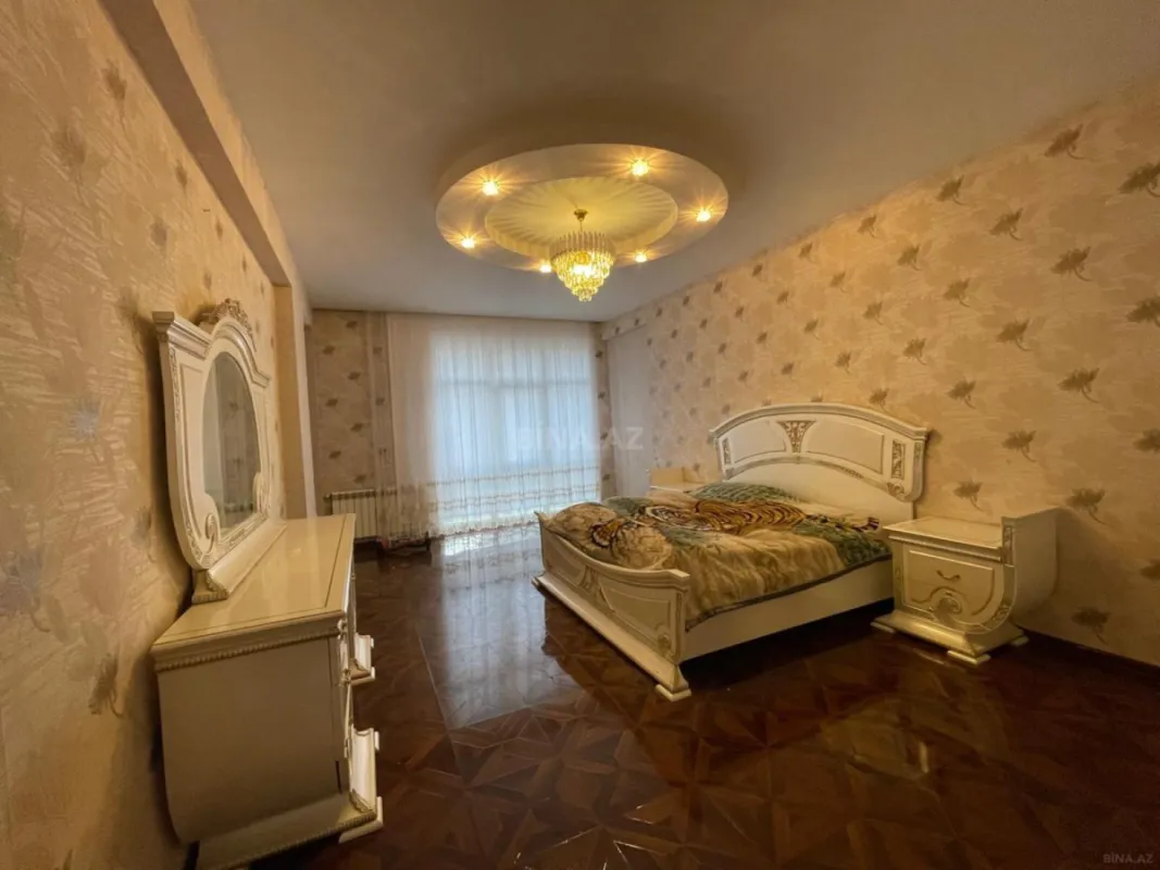 Satılır 3 otaqlı mənzil 130 m²