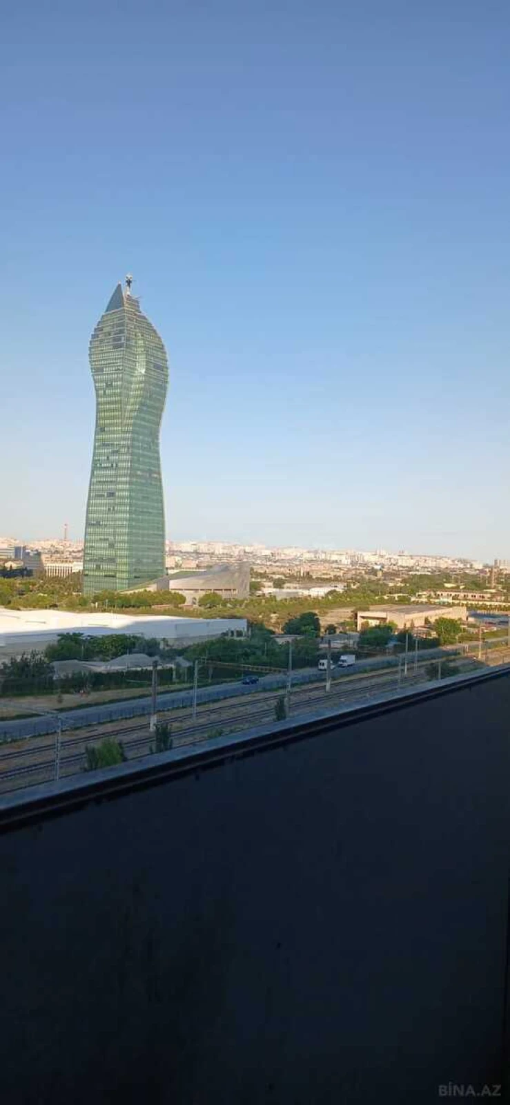 Satılır 3 otaqlı mənzil 130 m²