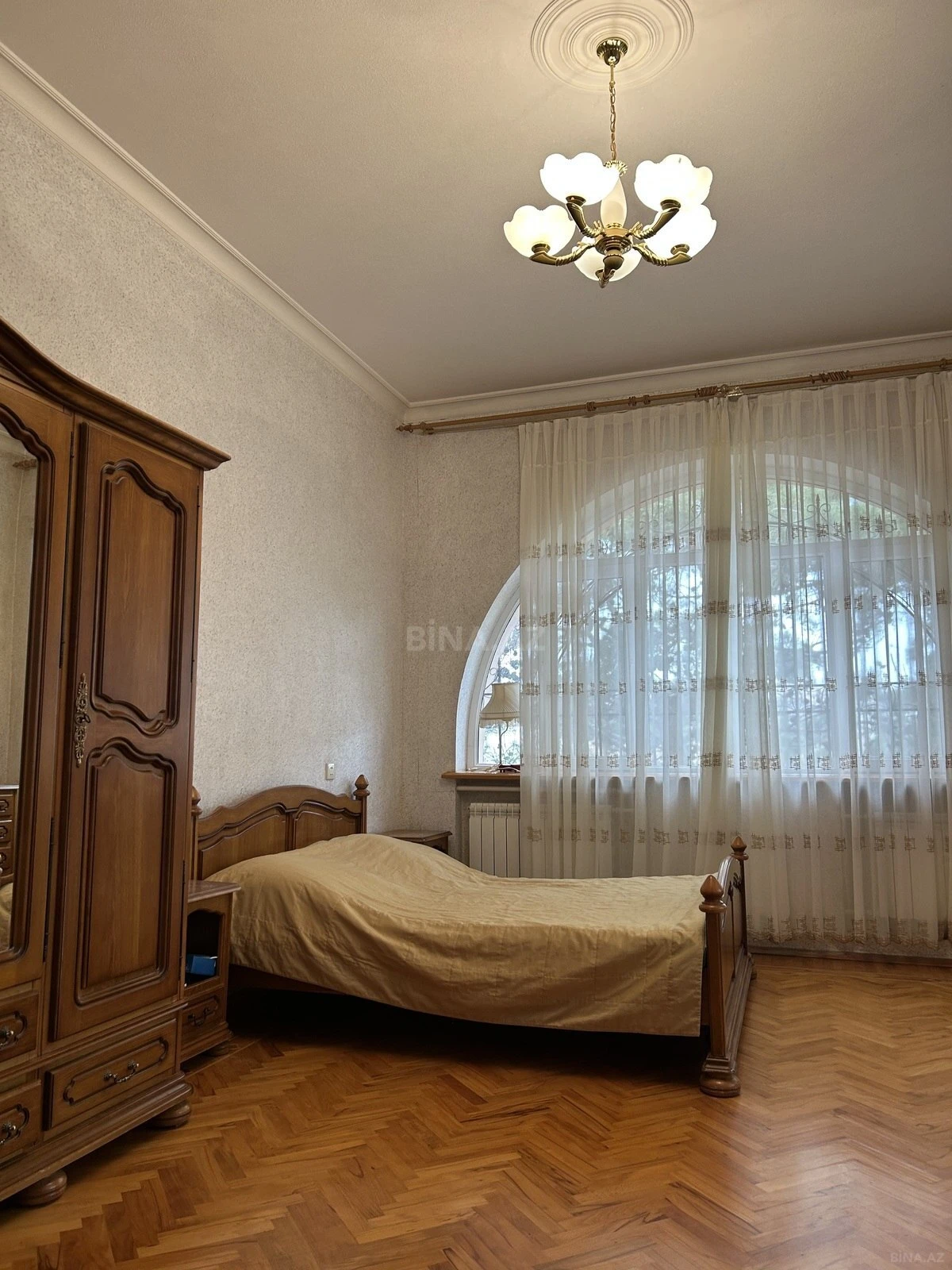 Satılır 8 otaqlı həyət evi 619 m²