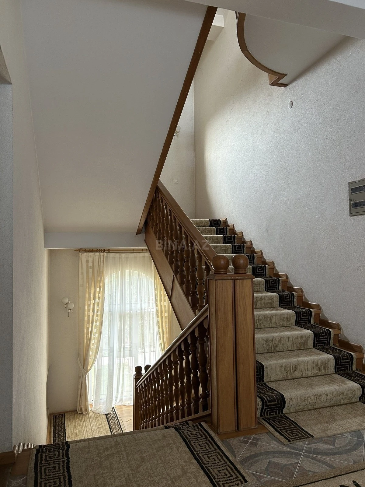 Satılır 8 otaqlı həyət evi 619 m²