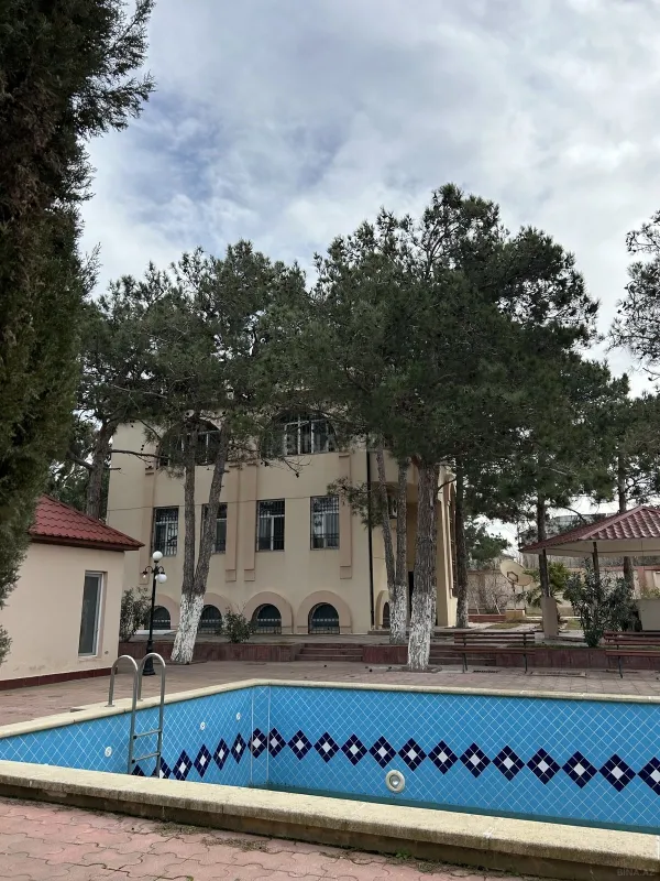 Satılır 8 otaqlı həyət evi 619 m²