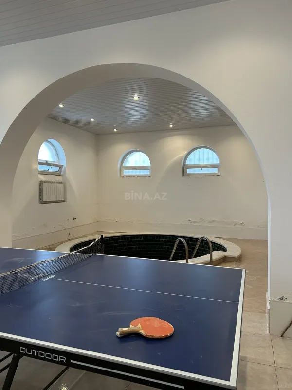 Satılır 8 otaqlı həyət evi 619 m²