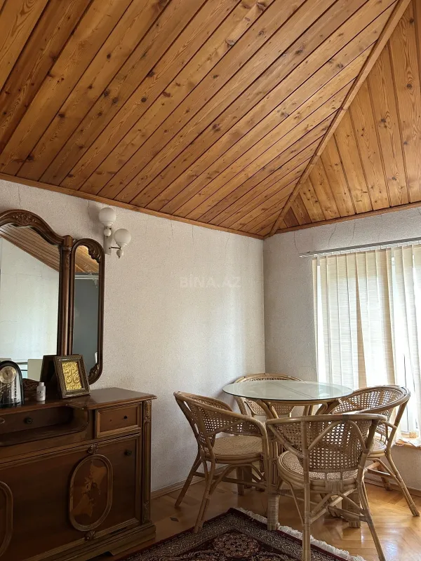 Satılır 8 otaqlı həyət evi 619 m²