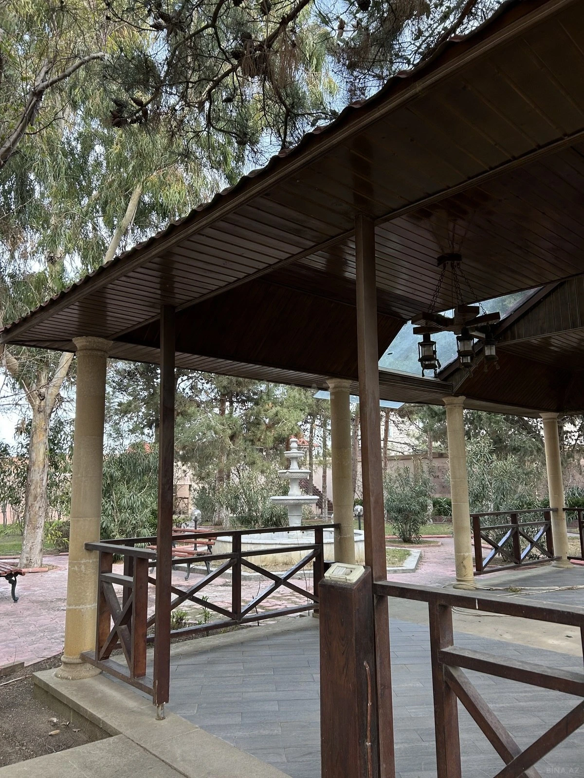 Satılır 8 otaqlı həyət evi 619 m²