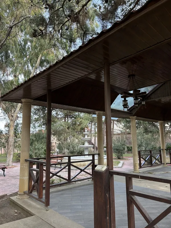 Satılır 8 otaqlı həyət evi 619 m²