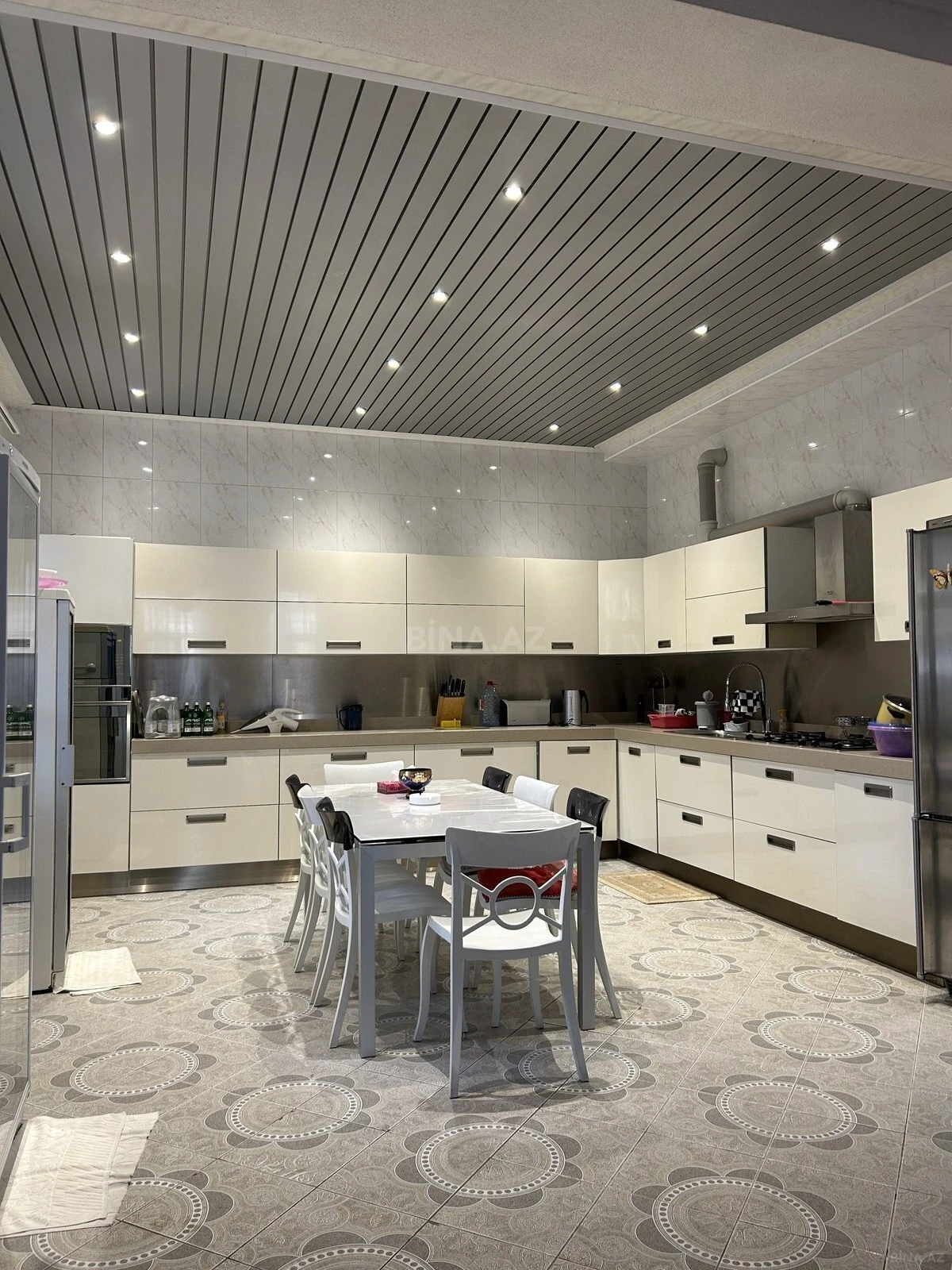 Satılır 8 otaqlı həyət evi 619 m²