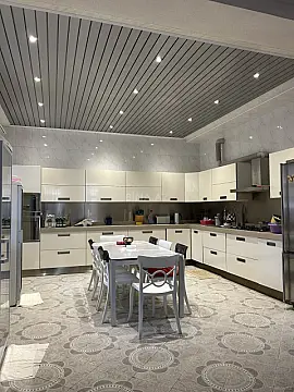 Satılır 8 otaqlı həyət evi 619 m²