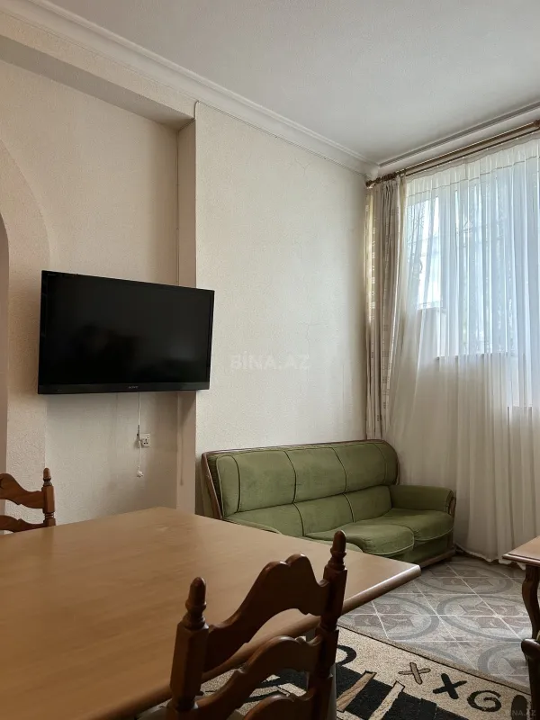 Satılır 8 otaqlı həyət evi 619 m²