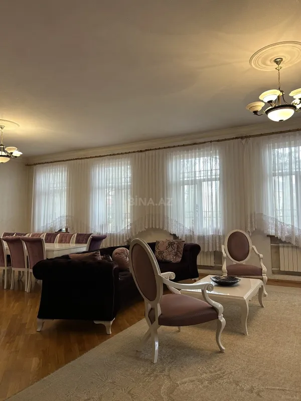 Satılır 8 otaqlı həyət evi 619 m²
