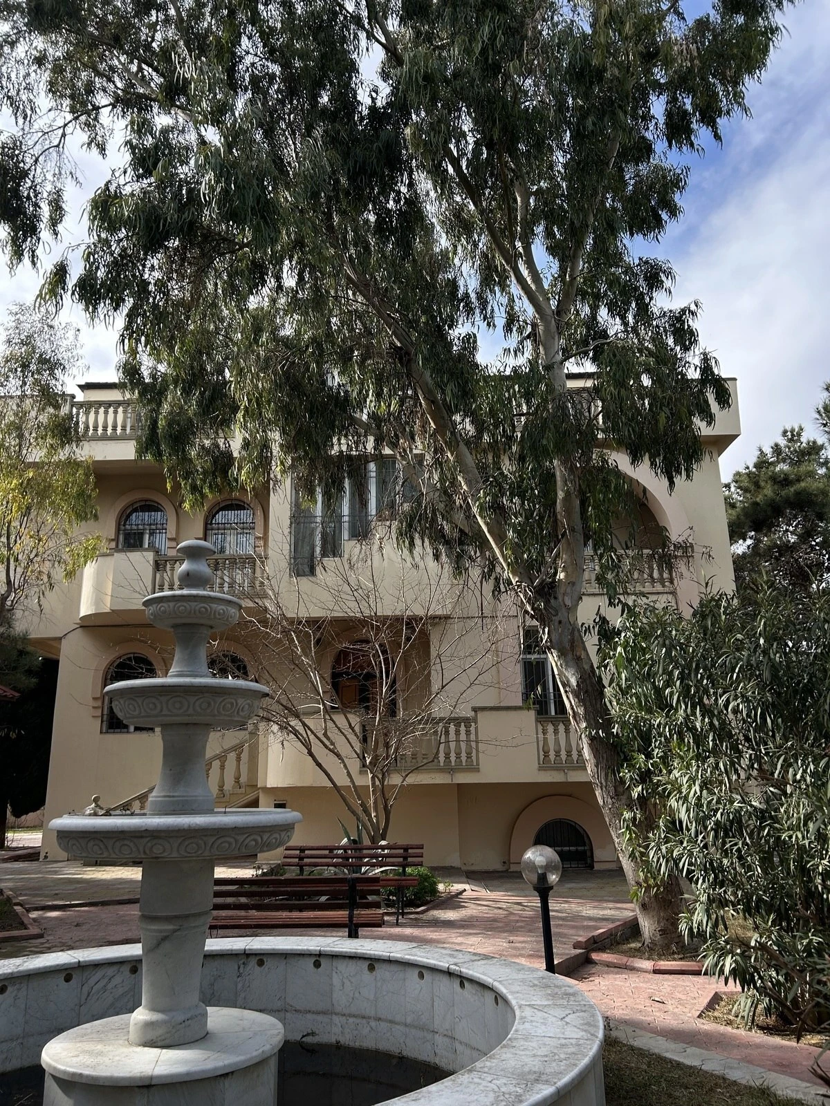 Satılır 8 otaqlı həyət evi 619 m²