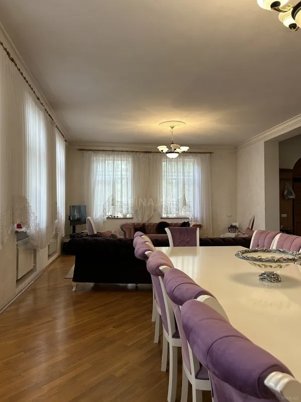 Satılır 8 otaqlı həyət evi 619 m²