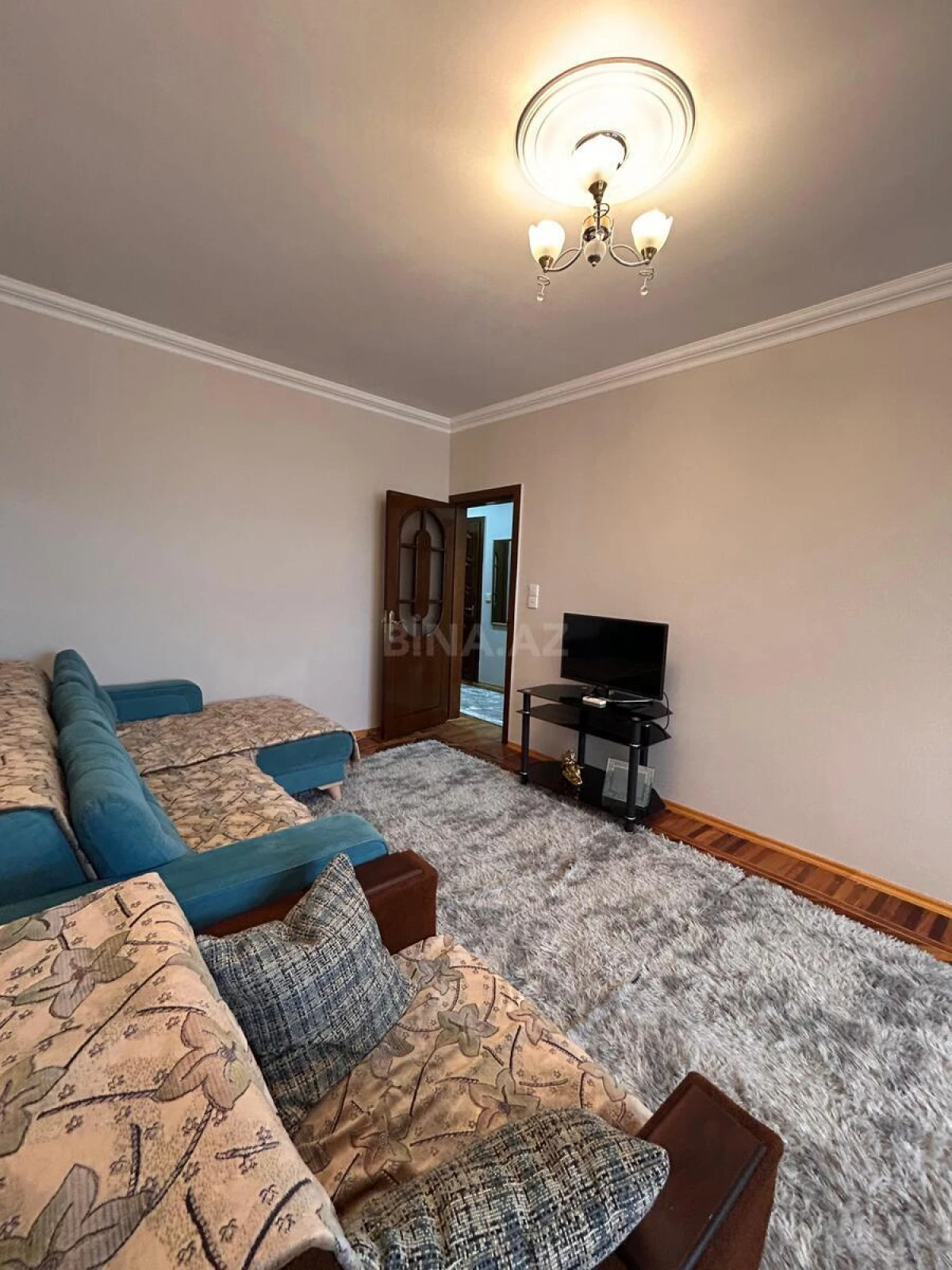 Kirayə verilir 2 otaqlı mənzil 70 m²