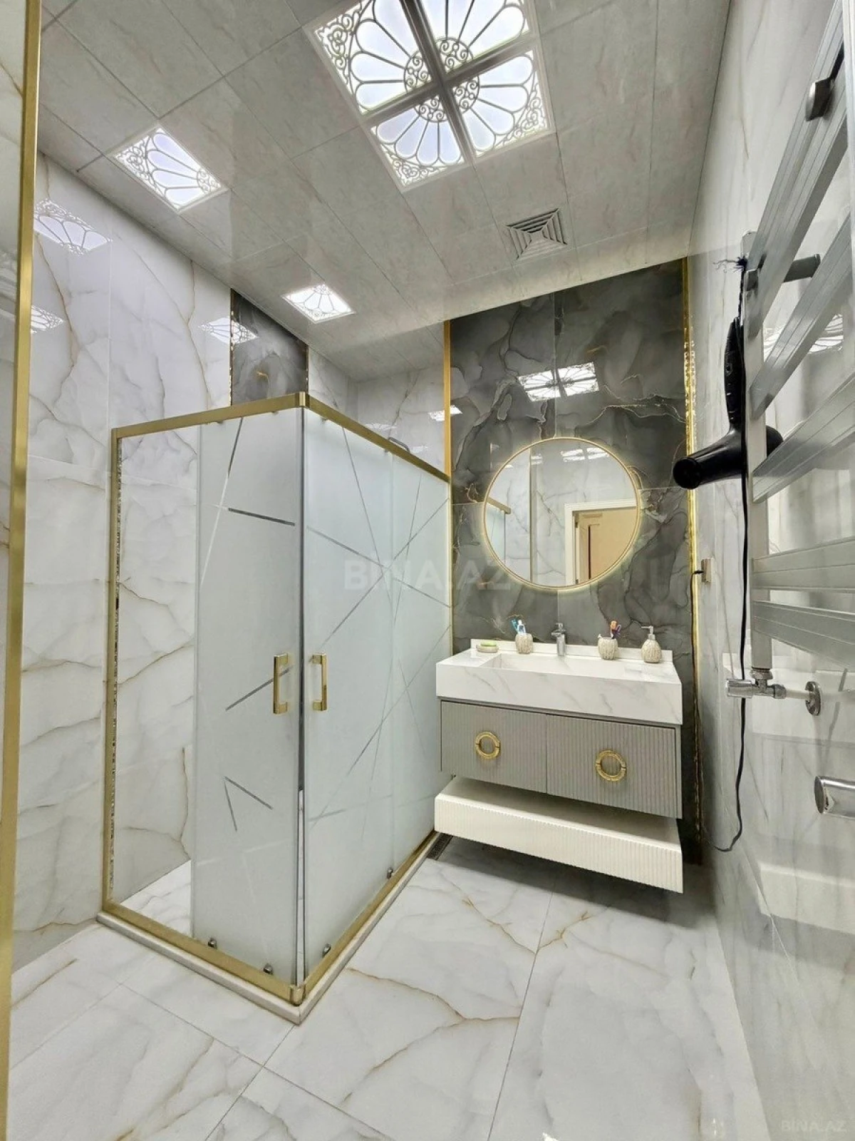 Satılır 4 otaqlı mənzil 150 m²