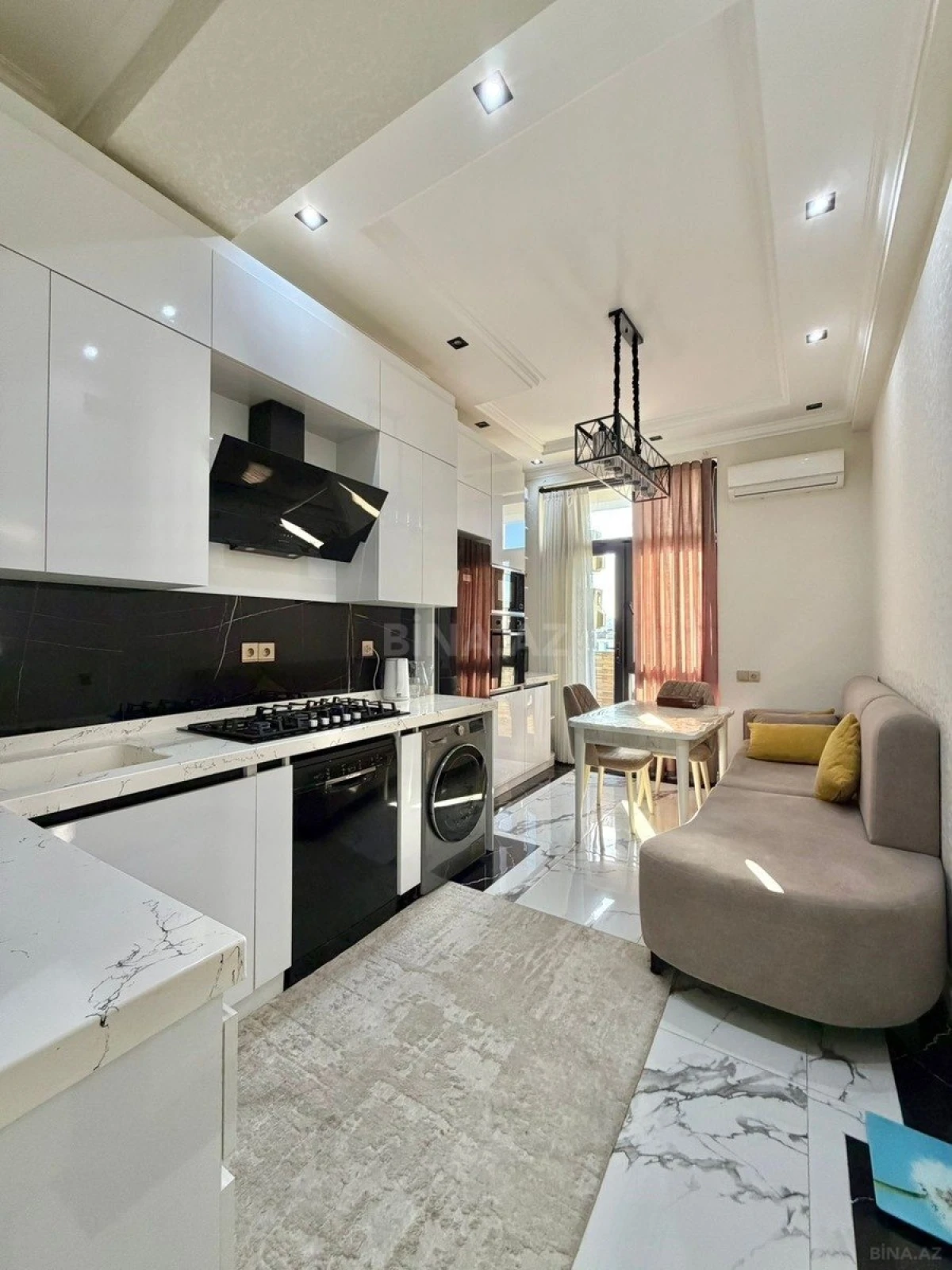 Satılır 4 otaqlı mənzil 150 m²