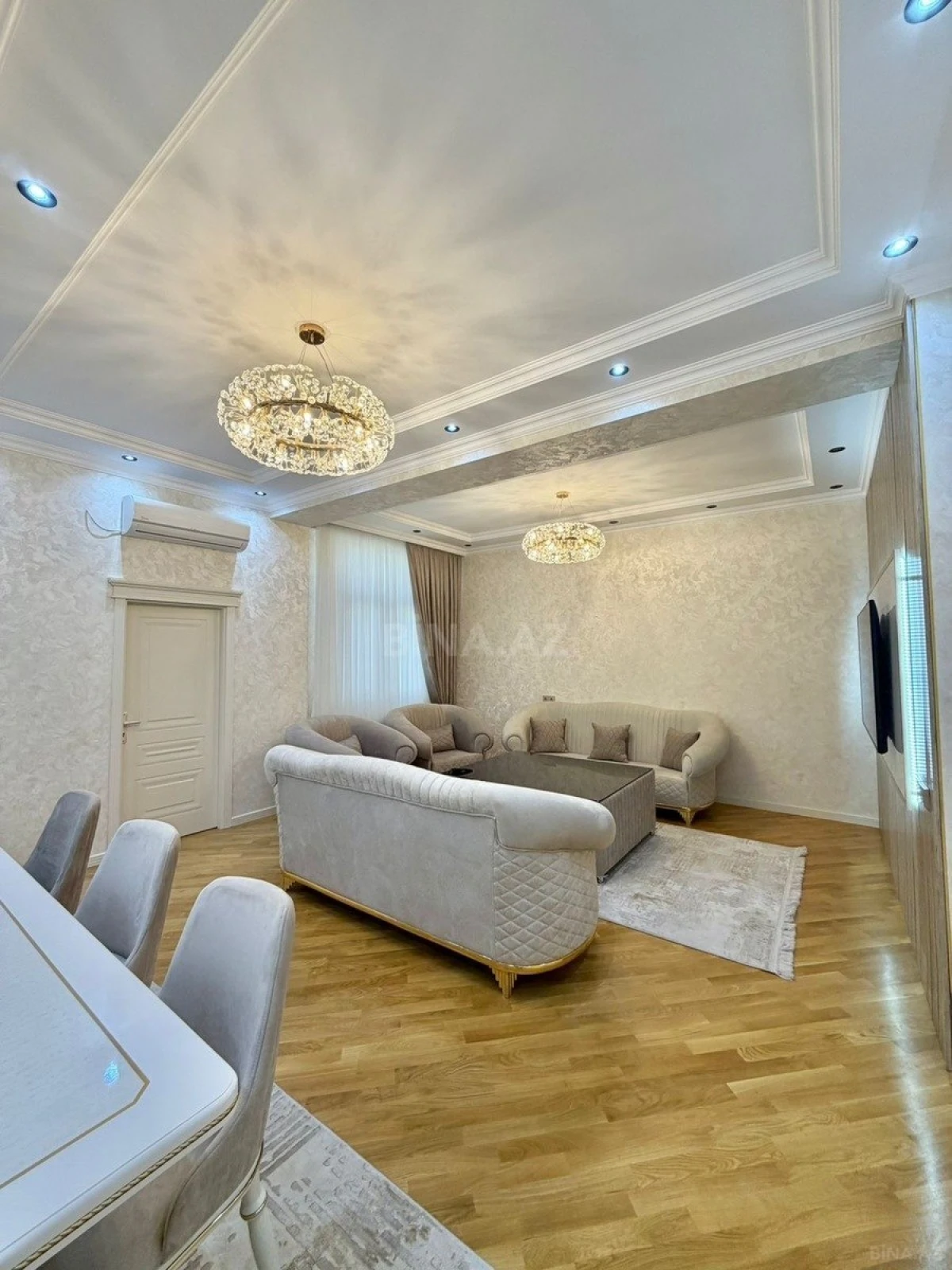 Satılır 4 otaqlı mənzil 150 m²