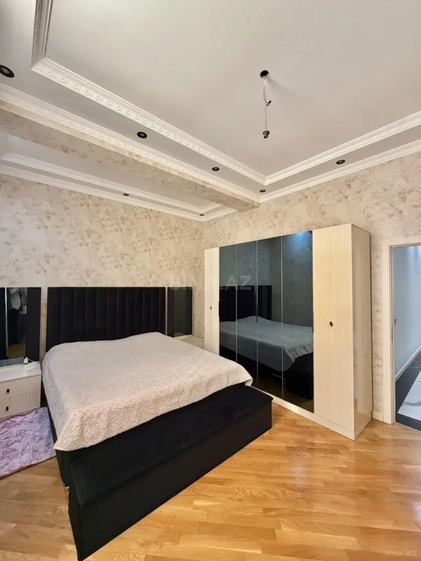 Satılır 4 otaqlı mənzil 150 m²