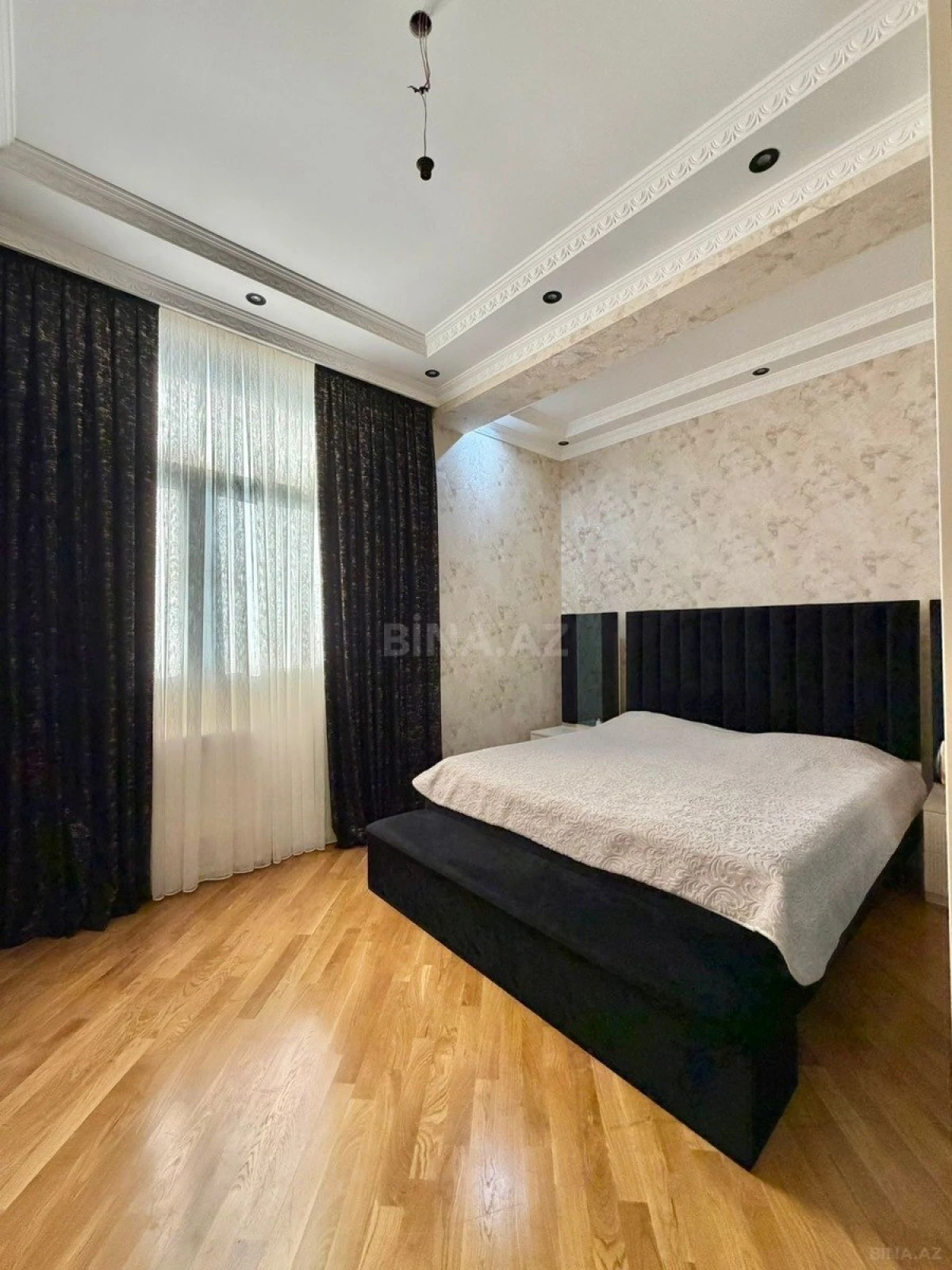 Satılır 4 otaqlı mənzil 150 m²