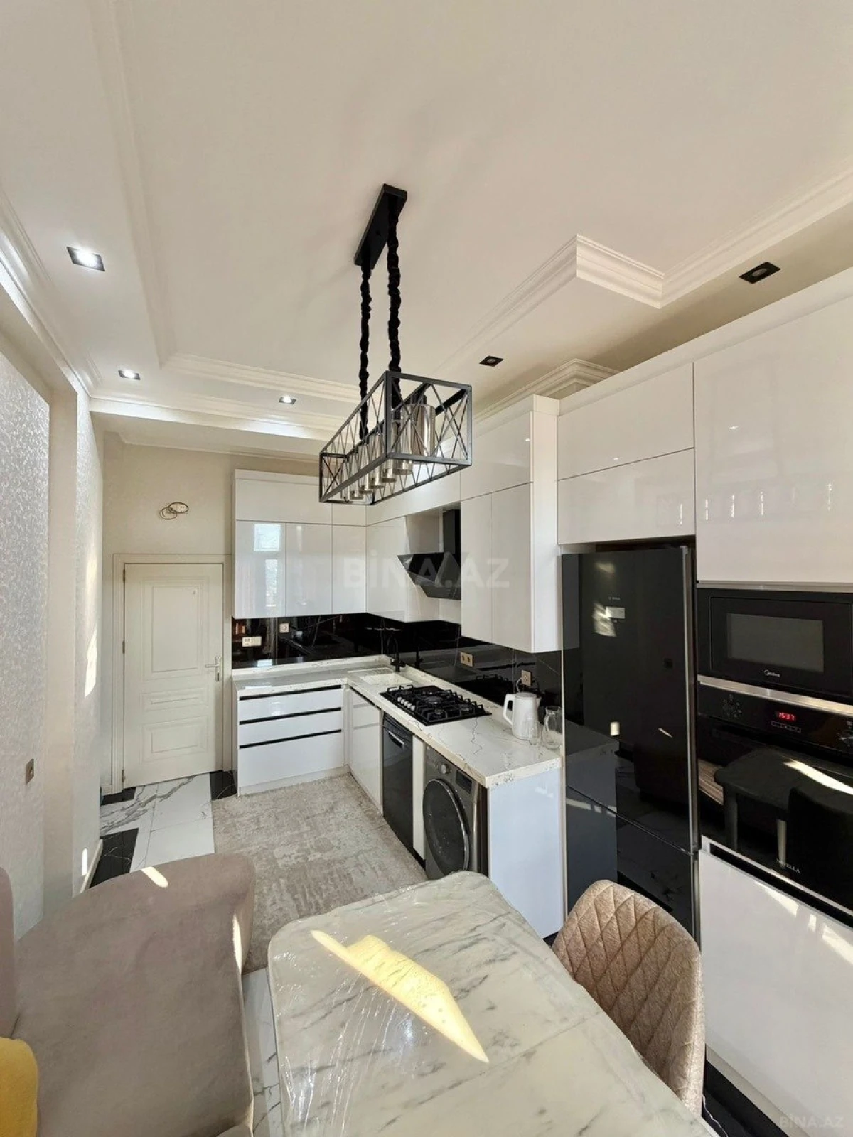 Satılır 4 otaqlı mənzil 150 m²