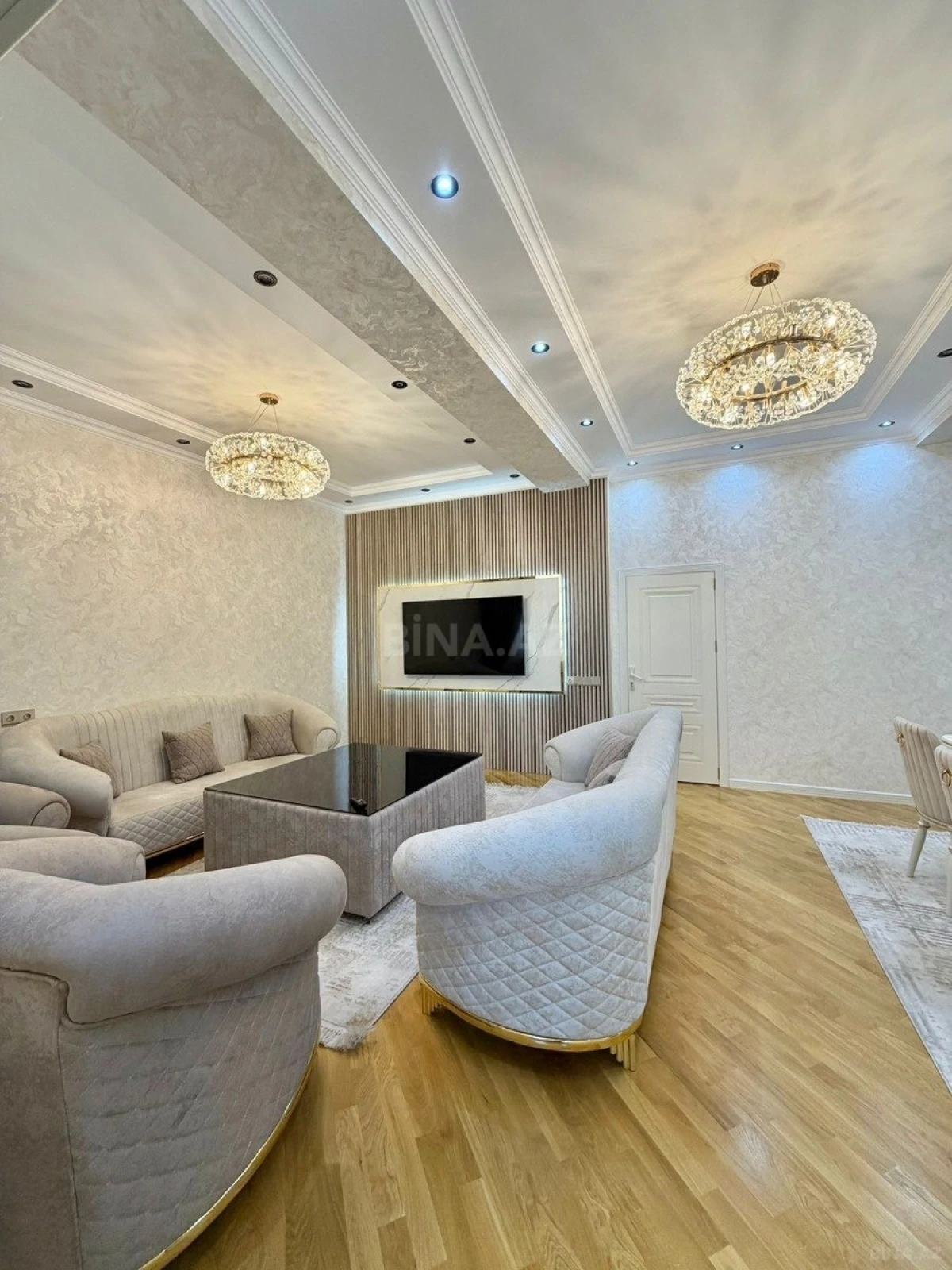 Satılır 4 otaqlı mənzil 150 m²