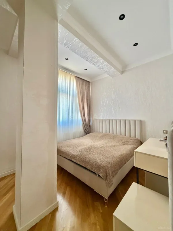 Satılır 4 otaqlı mənzil 150 m²