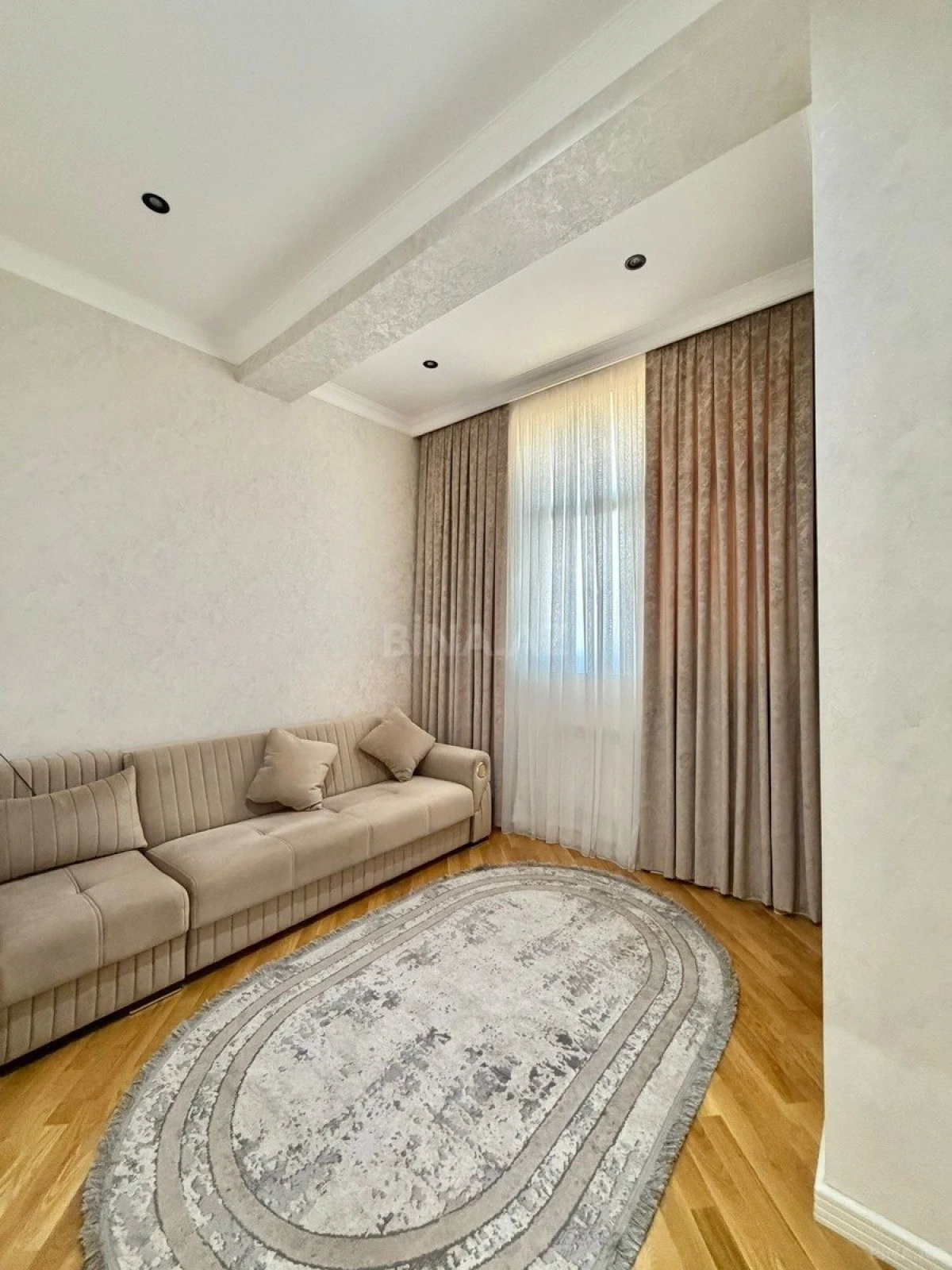 Satılır 4 otaqlı mənzil 150 m²