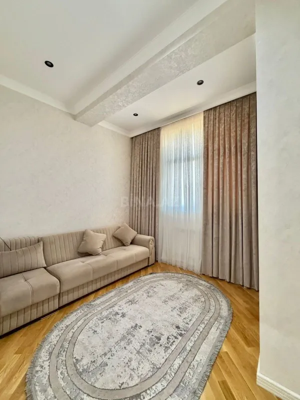 Satılır 4 otaqlı mənzil 150 m²