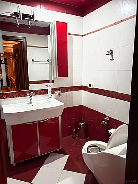 Satılır 4 otaqlı mənzil 174 m²