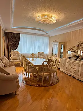 Satılır 4 otaqlı mənzil 174 m²