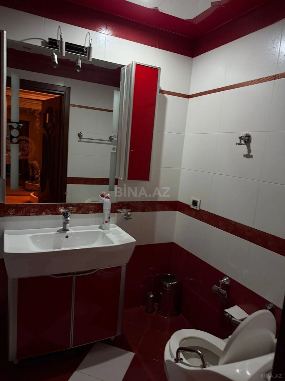 Satılır 4 otaqlı mənzil 174 m²