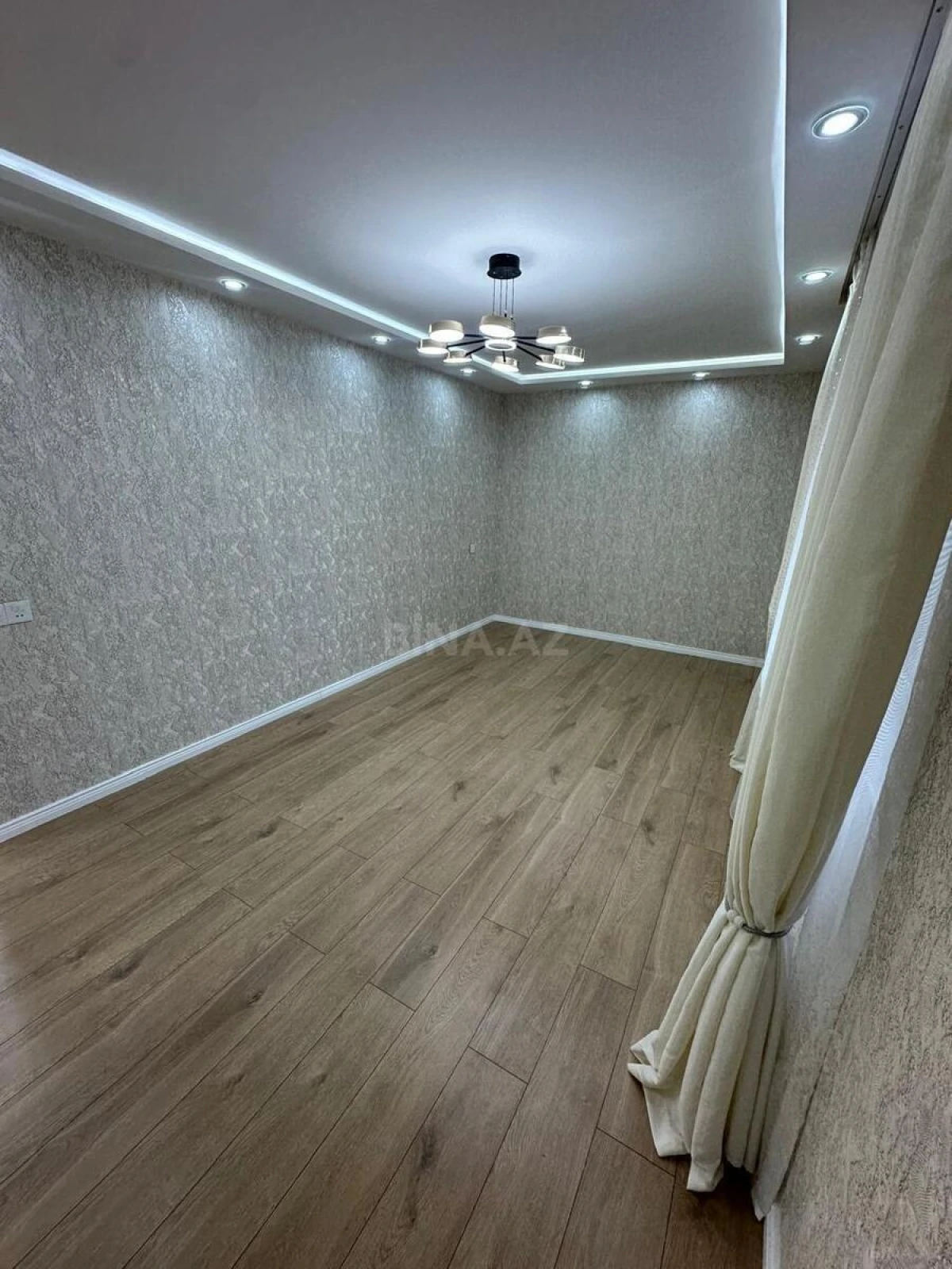 Satılır 5 otaqlı mənzil 60 m²