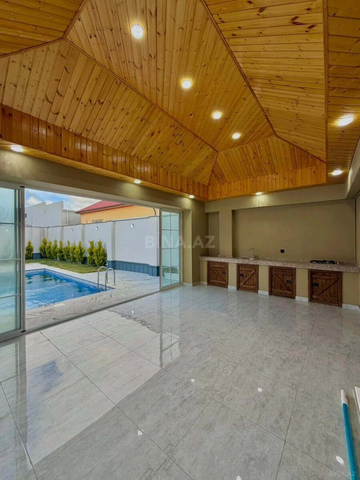 Satılır 4 otaqlı həyət evi 180 m²