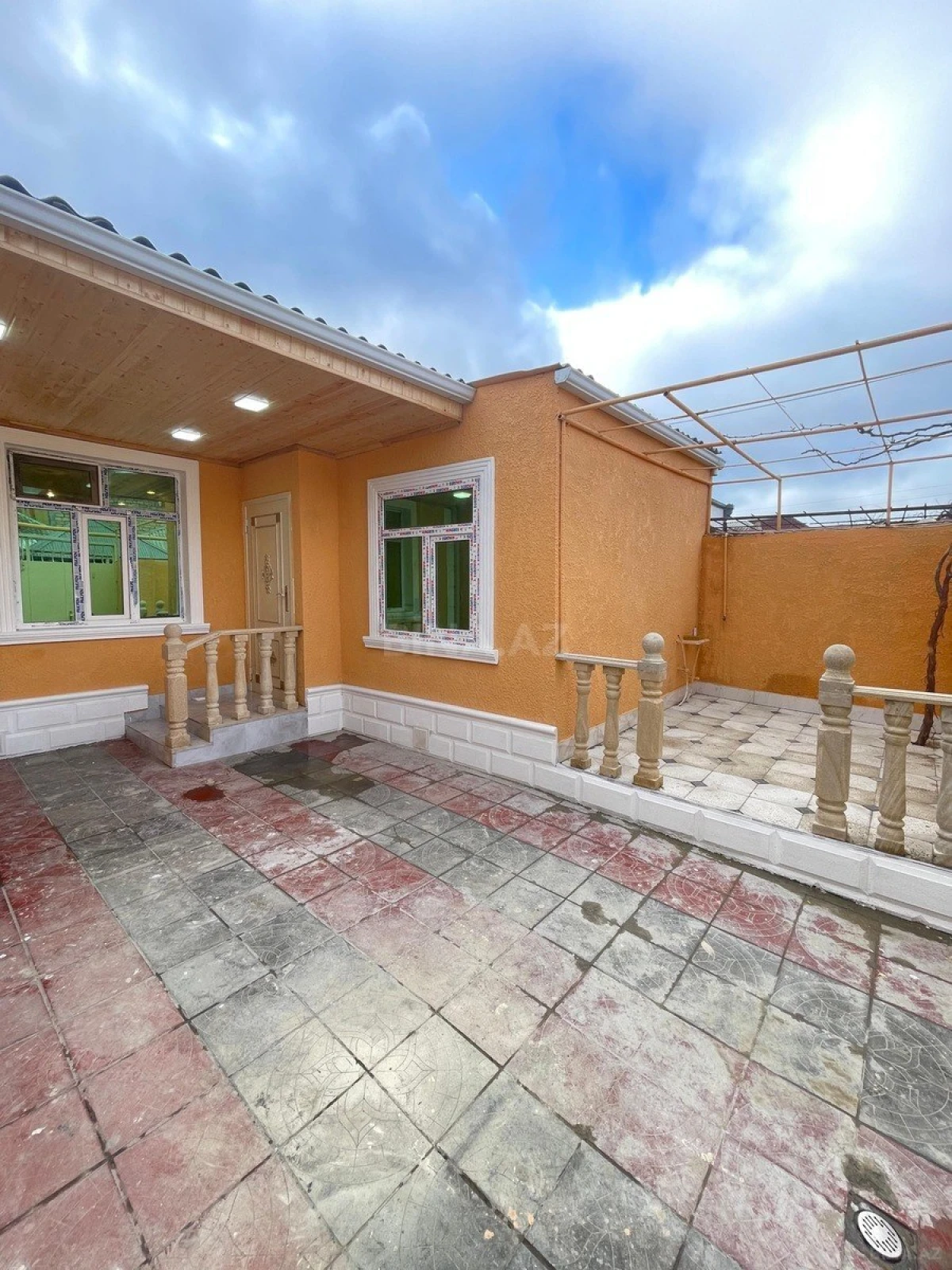 Satılır 4 otaqlı həyət evi 100 m²