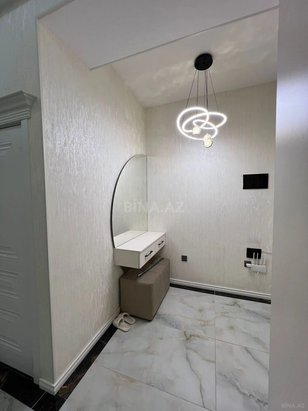 Satılır 2 otaqlı mənzil 90 m²