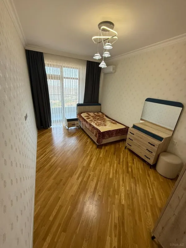 Satılır 3 otaqlı mənzil 150 m²