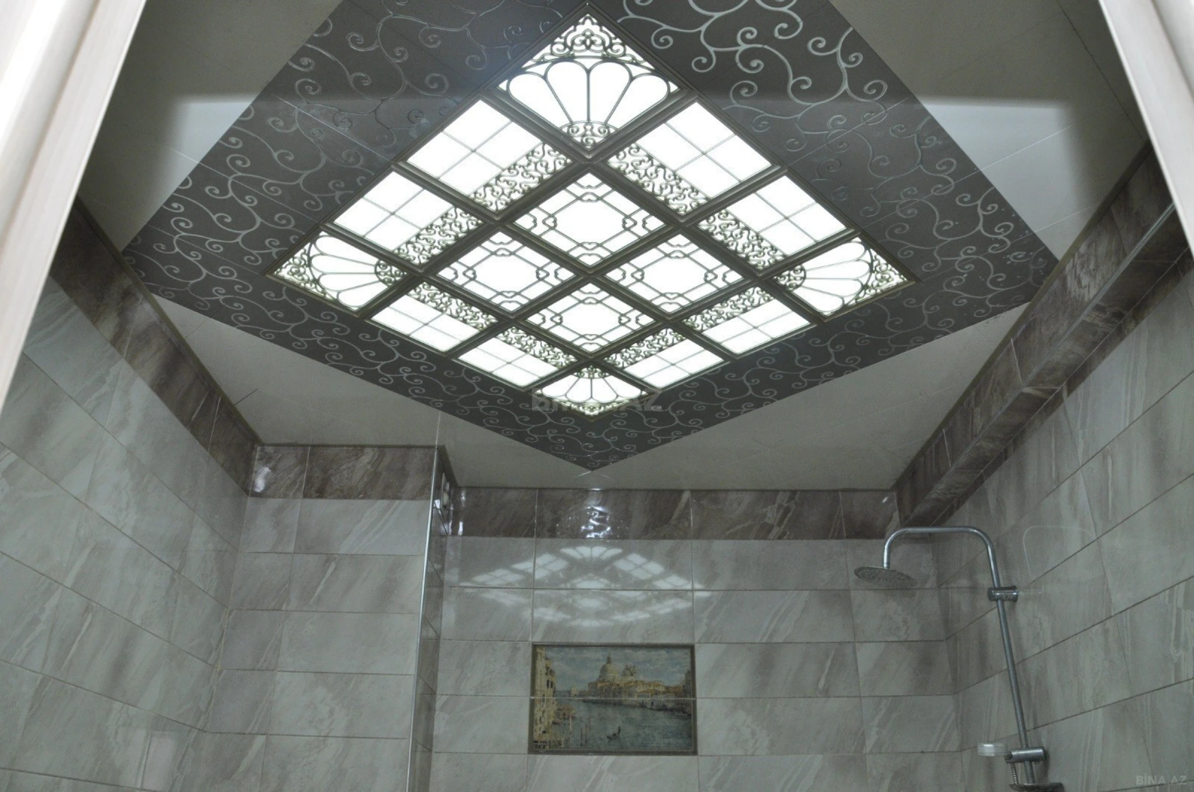 Satılır 4 otaqlı mənzil 192 m²