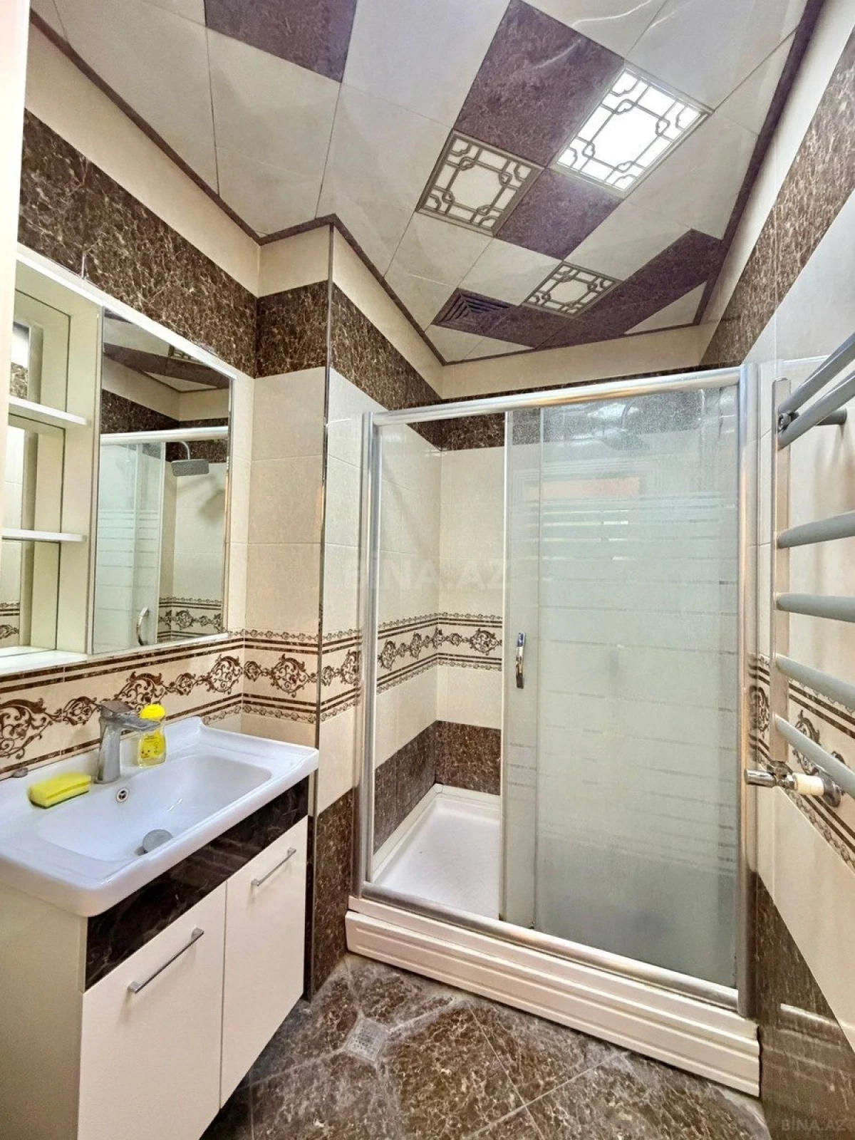 Satılır 3 otaqlı mənzil 98 m²