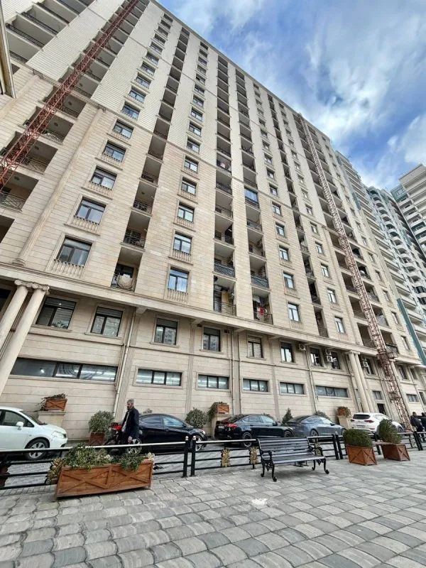 Satılır 3 otaqlı mənzil 98 m²