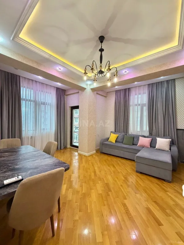 Satılır 3 otaqlı mənzil 98 m²
