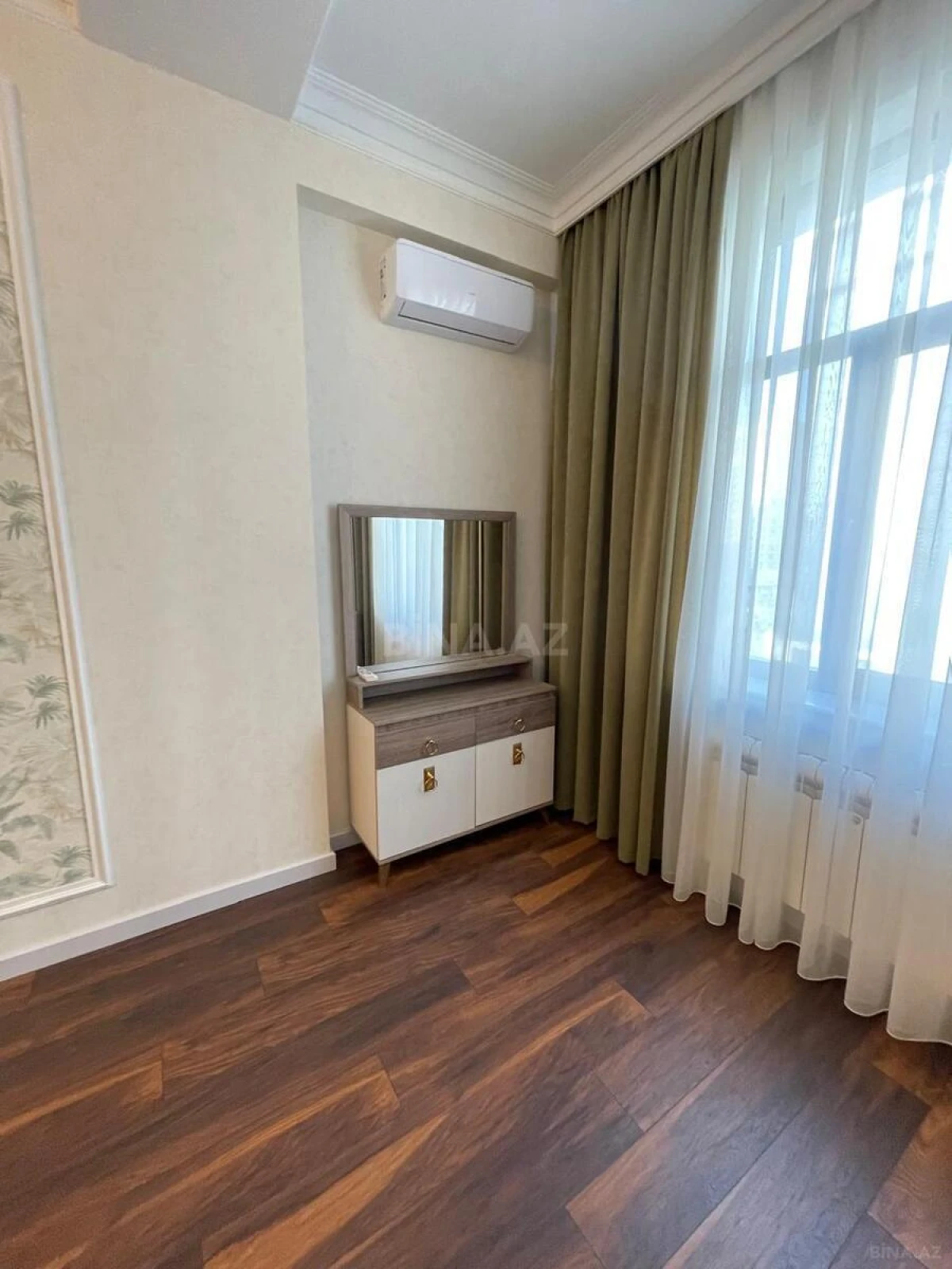 Kirayə verilir 2 otaqlı mənzil 100 m²