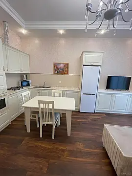 Kirayə verilir 2 otaqlı mənzil 100 m²