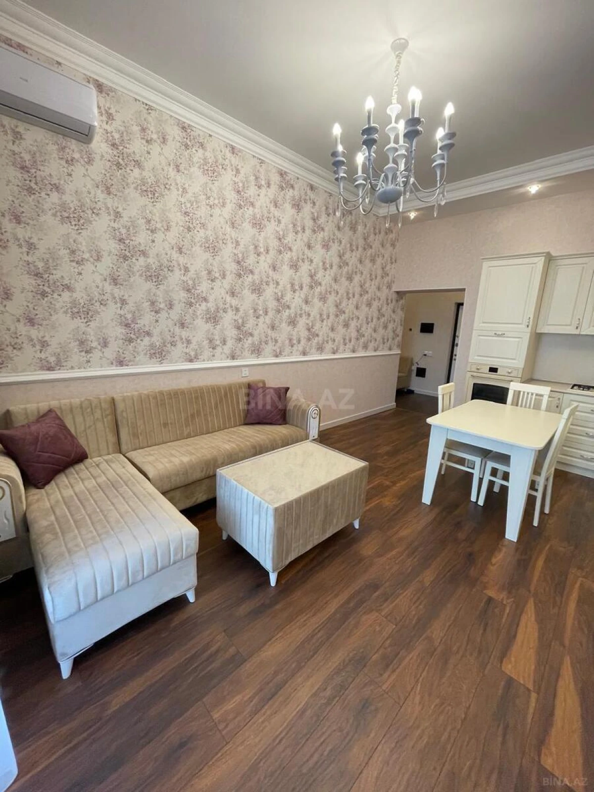 Kirayə verilir 2 otaqlı mənzil 100 m²