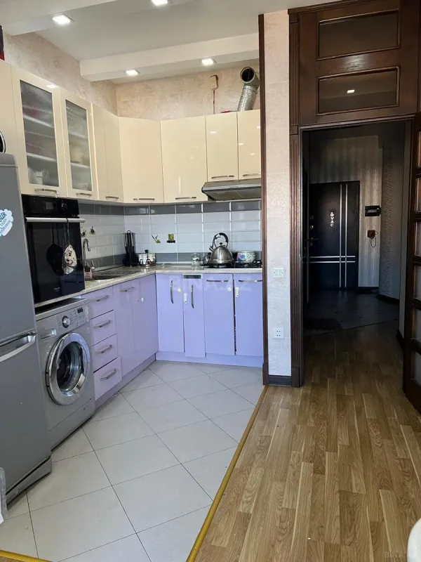 Kirayə verilir 2 otaqlı mənzil 66 m²