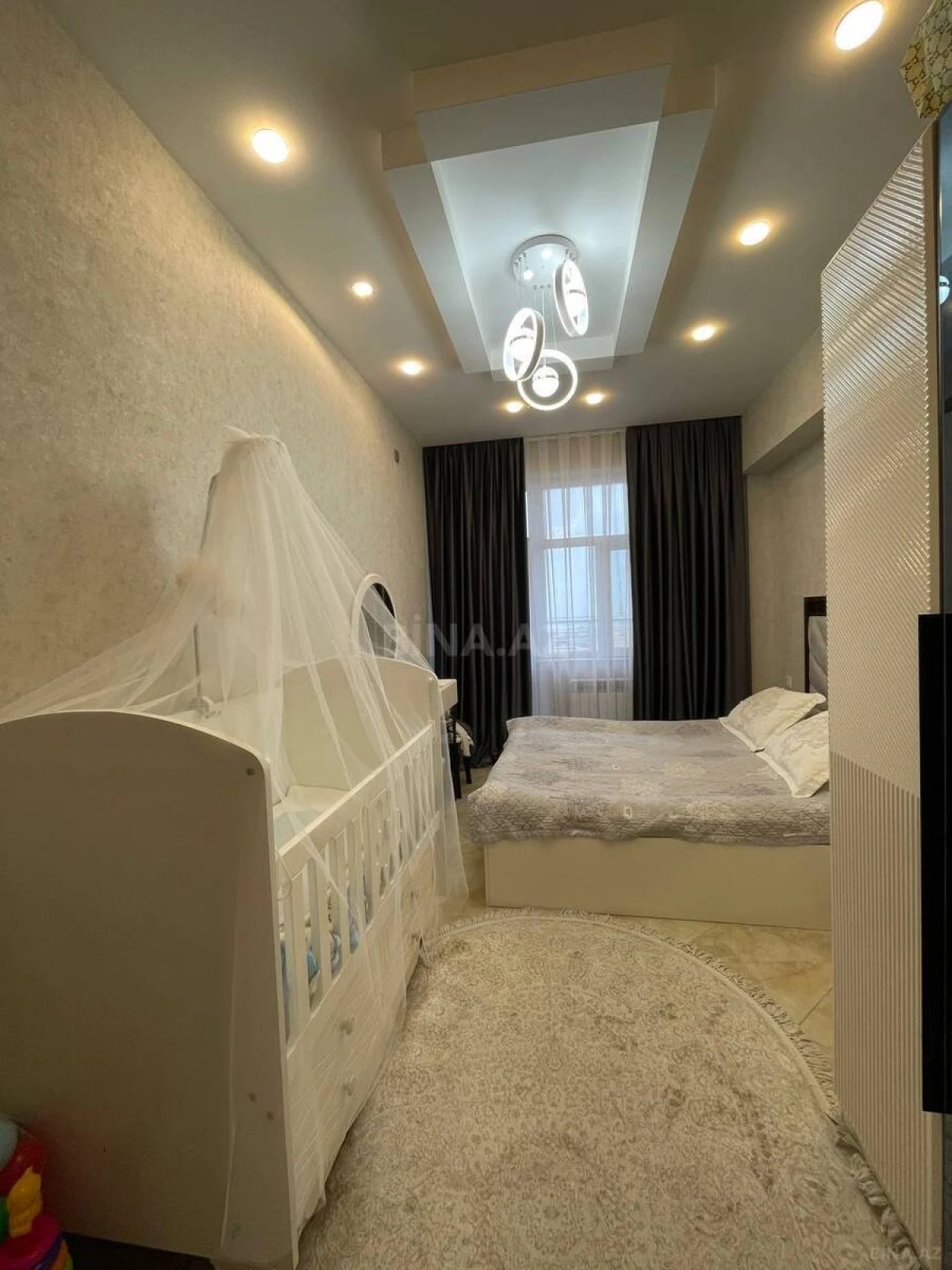 Satılır 4 otaqlı mənzil 119 m²