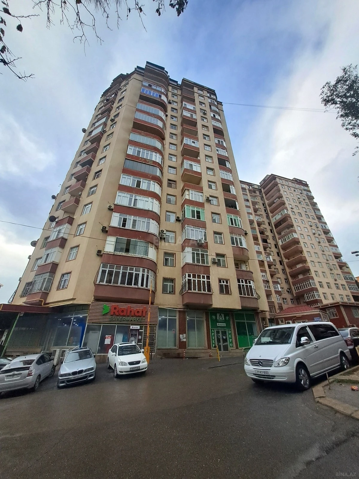 Satılır 4 otaqlı mənzil 119 m²
