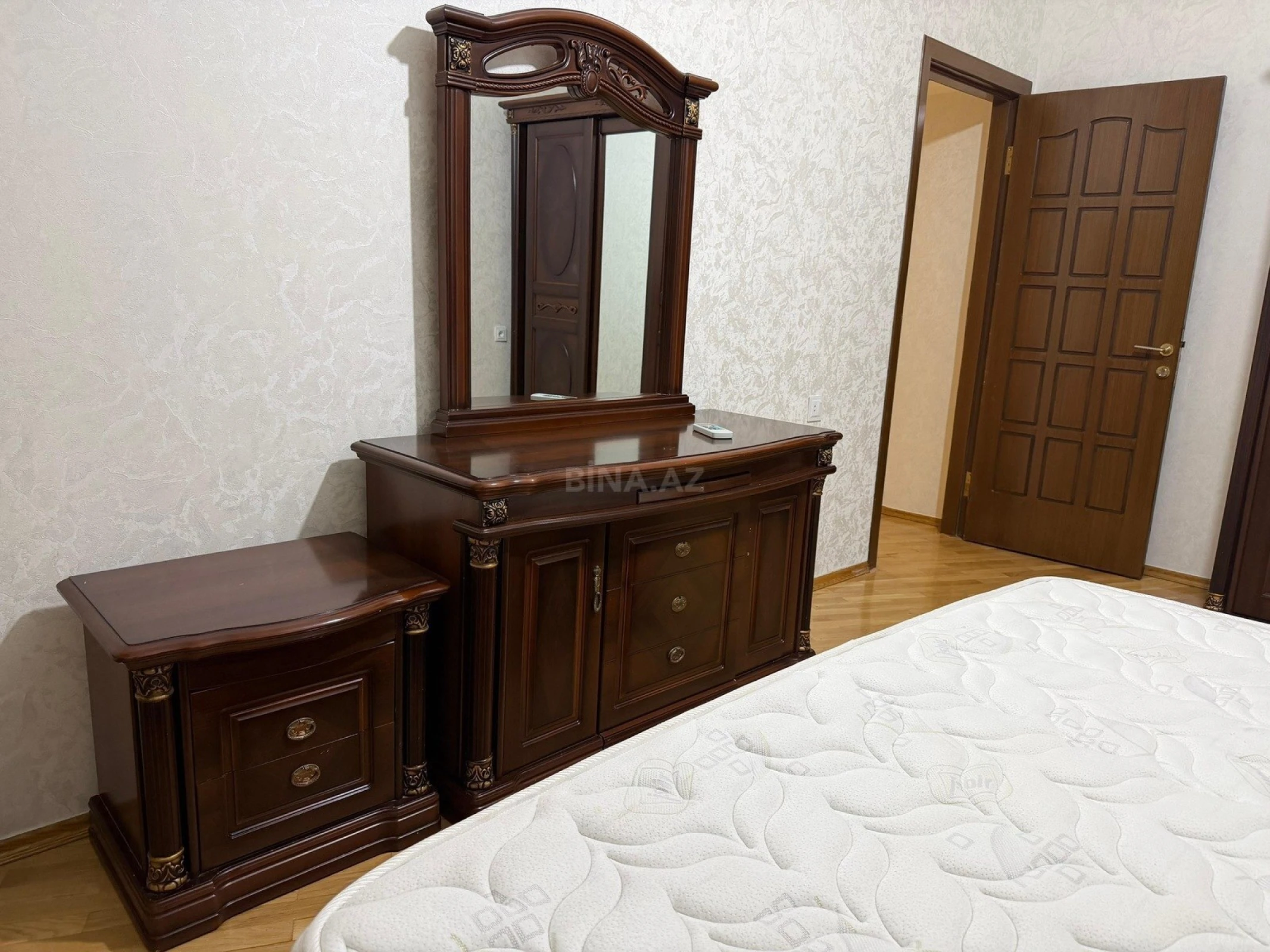 Satılır 2 otaqlı mənzil 77 m²