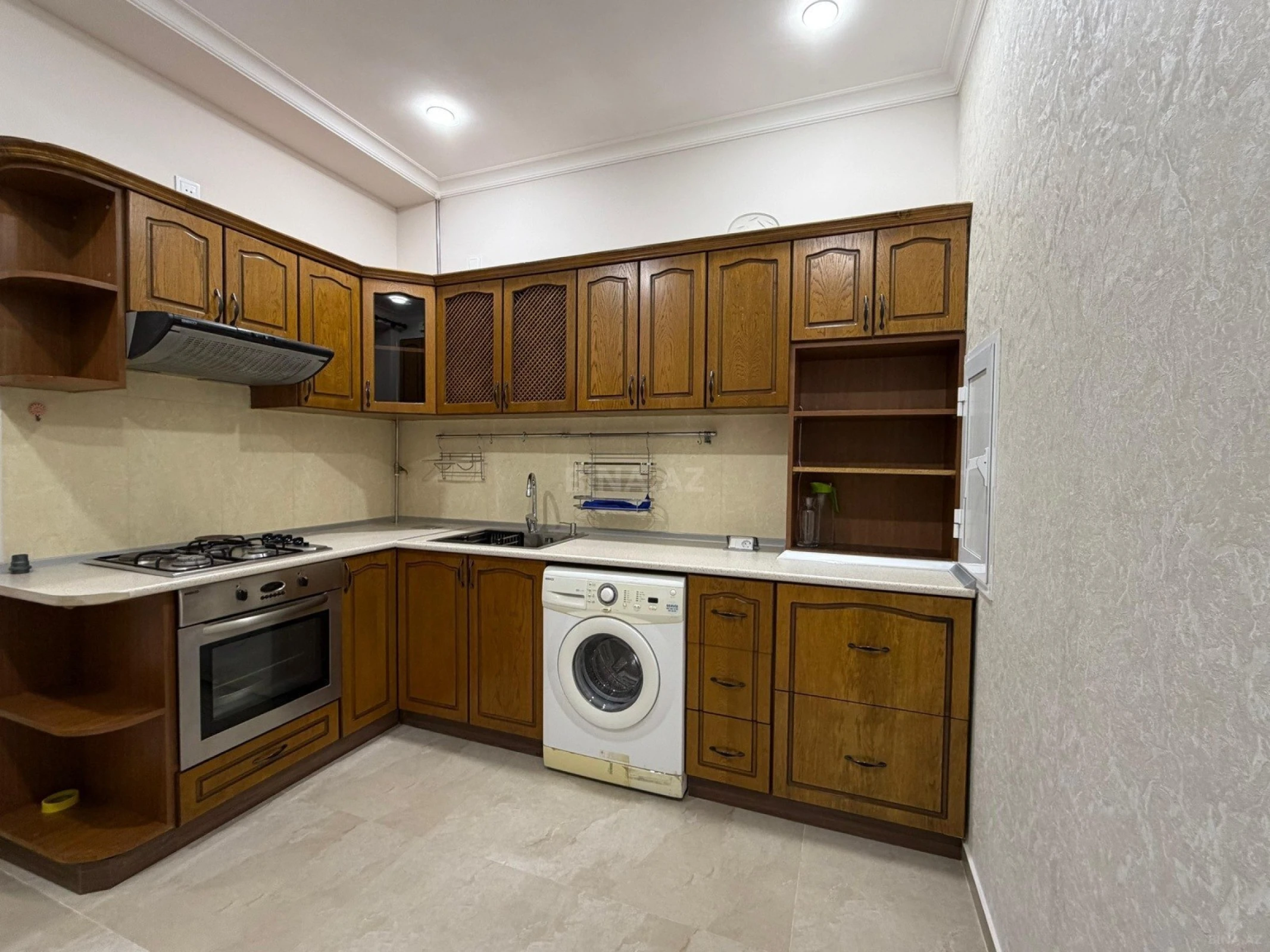 Satılır 2 otaqlı mənzil 77 m²