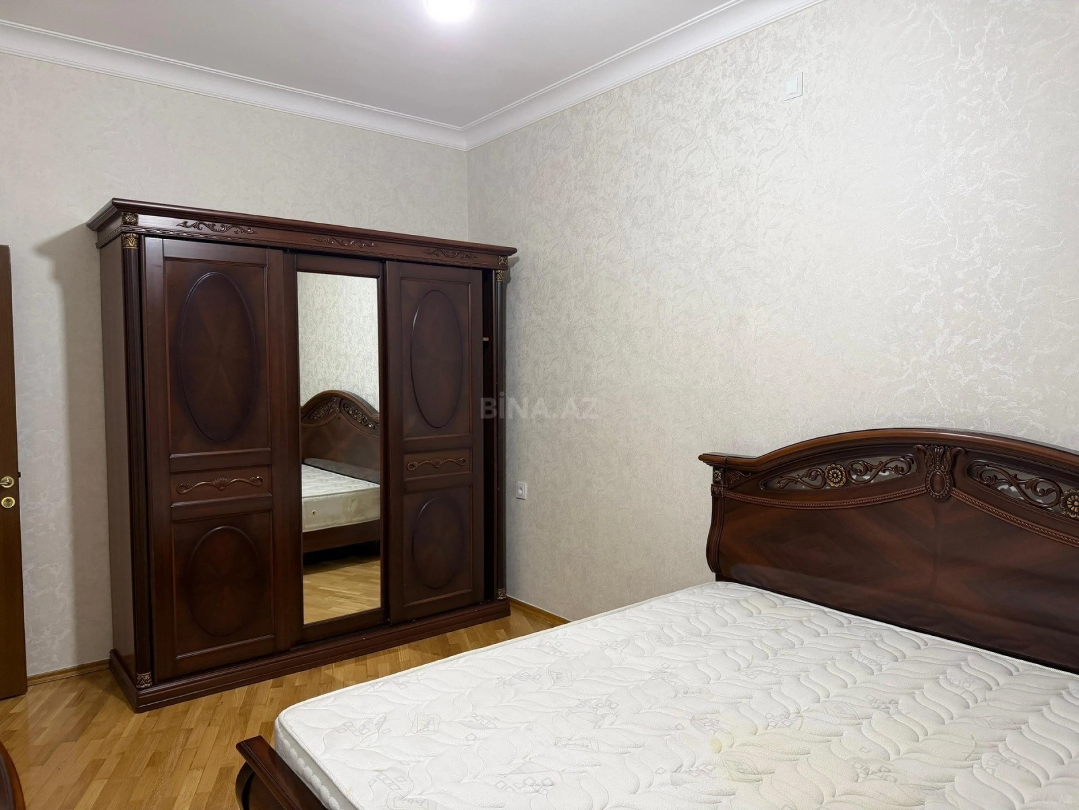 Satılır 2 otaqlı mənzil 77 m²